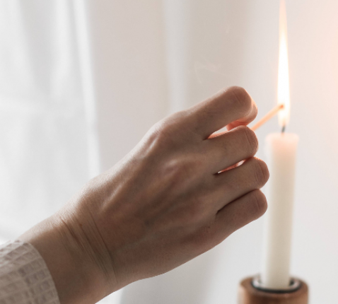 Herbronnen bij een kaars 