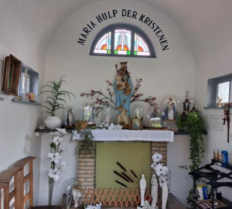Het interieur van de kapel na grondige reiniging en schilderwerken. 