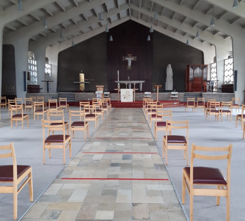 Pius X kerk in coronatijd © Ann Toye