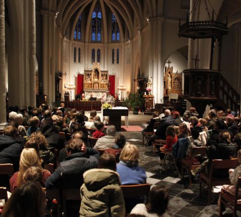 Kinderzegening in de Sint-Willibrorduskerk © R.M.W