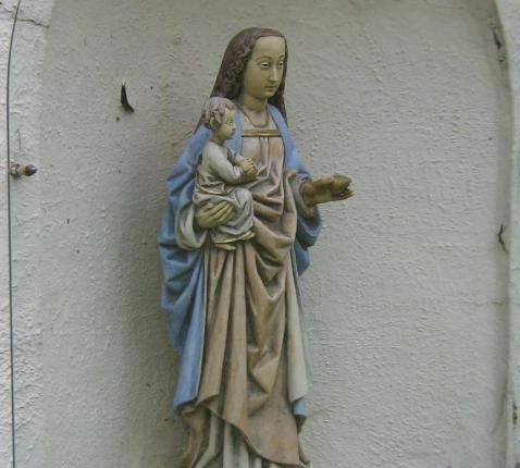 Maria, Moeder Gods, Moeder van Jezus en onze Moeder, behoed en bewaar ons in het nieuwe jaar! Kapelletje pastorietuin Dworp. © jh