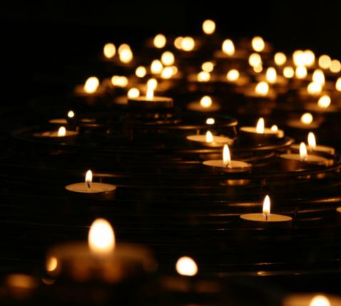 Een nacht in de kerk ©  Afbeelding van Mike Labrum via  Unsplash