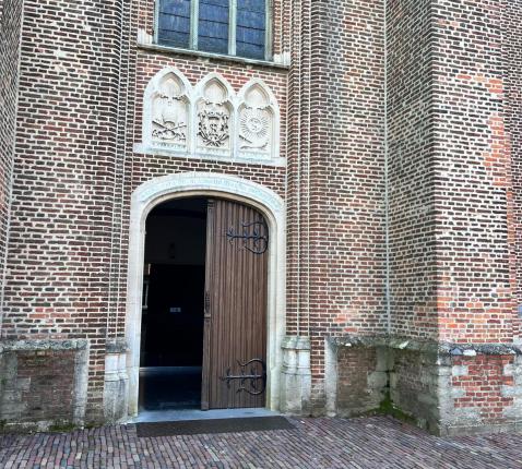 De deur staat open © parochie OLV Lichtaart