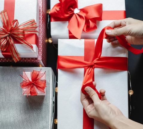 Cadeau © Laura James via Pexels