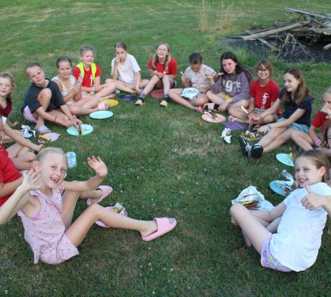 De speelclub in het gras 