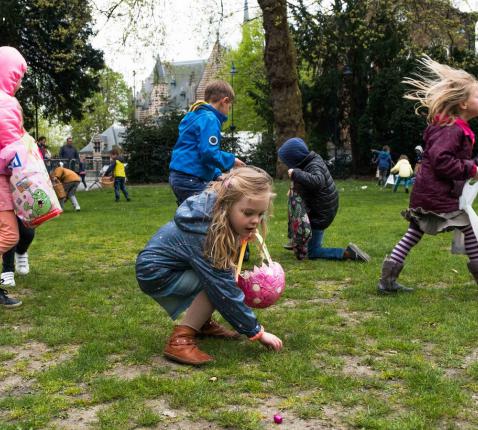 PAASEIEREN ZOEKEN… VAN WAAR KOMT HET? © ‘Het Laatste Nieuws’