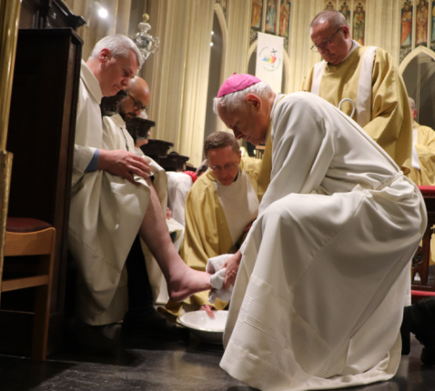 Voetwassing tijdens de Witte Donderdagviering © Jente Vandewijer