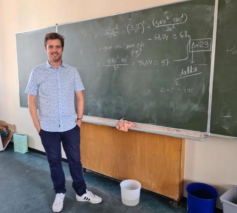 Nick: ‘Dat de mens op zoek gaat naar bewijzen en formules om de dingen te proberen verklaren, wijst er volgens al op dat er méér moet zijn dan wijzelf.’ © Relevant