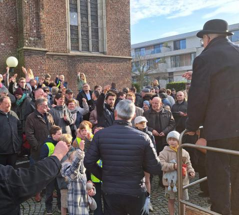  Offergaven worden verkocht tegen Amerikaans opbod. 