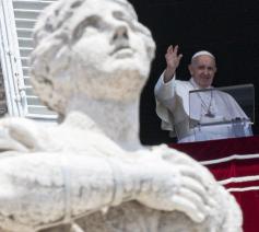 Paus Franciscus tijdens zijn angelustoespraak van zondag 13 juni 2021 © VaticanMedia