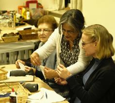 Tijdens de workshop van Bridget Steenkamp: walvissen maken voor Jona © Laurens Vangeel