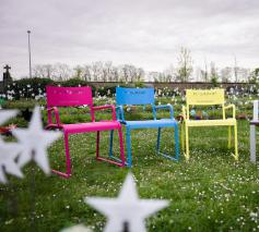 Bezoekers kunnen de stoelen plaatsen bij een geliefde die wordt gemist of op een plek met een bijzondere betekenis.  © Stad Leuven