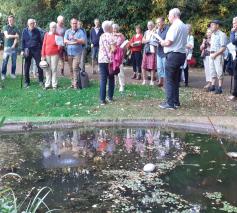 Eerste halte bij de vijver - Wees geprezen, mijn Heer, door zuster water... © RB Attent