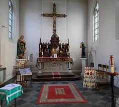 De Kruisweg in kerkje van Bos, Onze Lieve Vrouw van Zeven Weeën. 