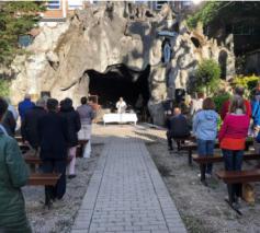 Mariaviering aan de Lourdesgrot in Kortrijk 