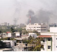 De stad Ahmedabad tijdens het geweld in 2002 © Wikipedia
