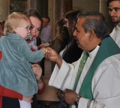 Missio priester Basil Rohan Fernando verwelkomd in de Sint Kwintensgemeenschap © Missio