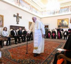 Paus Franciscus tijdens een recente ontmoeting met de Bijbelcommissie © Vatican Media