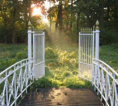Binnentreden door de deur die liefde van God is, geeft leven in overvloed. © jh