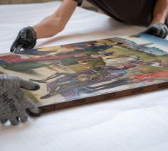 Een inspectie, en klaar voor transport © Lionel Dutrieux/Museum M