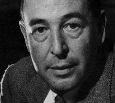 C. S. Lewis op 48-jarige leeftijd. © By Source: Scan of photograph by Arthur Strong, 1947Specific source for the zealot: https://timfall.files.wordpress.com/2014/11/c-s-lewis3.jpg, Fair use, https://en.wikipedia.org/w/index.php?curid=7049156