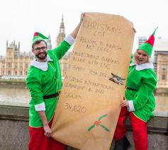 Cafod overhandigde zijn klimaateisen aan het Britse Parlement © CAFOD