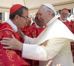 Kardinaal Chavez bij paus Franciscus © Vatican Media