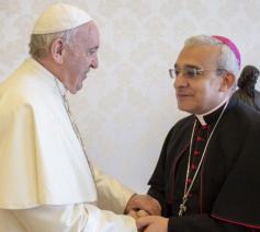 Aartsbisschop Filippo Iannone met paus Franciscus © Vatican Media