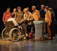 In 'De Loteling' maken acteurs van Het Bataljong theater met mensen met jongdementie. 