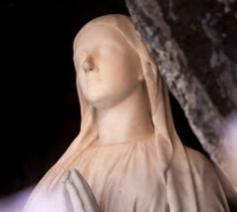 Het beeld van Maria in het Franse bedevaartsoord Lourdes © T.F.