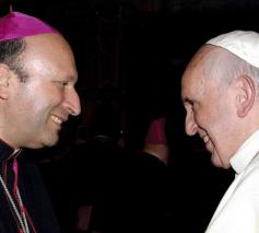 Aartsbisschop Franco Coppola en paus Franciscus © DR