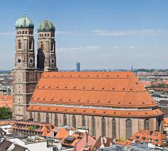 De Frauenkirche in München © Wikipedia