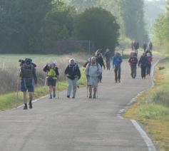 Pelgrims onderweg naar Compostela © Geert Vanhaverbeke