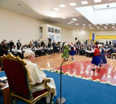 Paus Franciscus had voor zijn terugkeer nog een ontmoeting met jongeren © Vatican Media