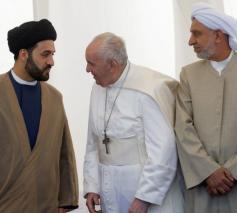 Paus Franciscus tijdens een interreligieuze ontmoeting in Irak © Vatican Media