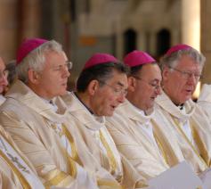 Mgr Jousten (tweede van links) was ook bij zijn collega-bisschoppen geliefd © Philippe Keulemans