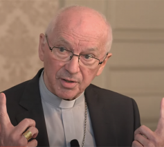 Kardinaal De Kesel in gesprek over zijn boek 'Geloof en godsdienst in een seculiere samenleving'. 
