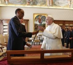 De Rwandese president bij paus Franciscus © SIR