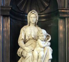 'De Brugse Madonna' van Michelangelo © Wikipedia    CC BY-SA 3.0, https://commons.wikimedia.org/w/index.php?curid=55786