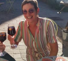 Marianne Lambert heft het glas op haar pensioen en de afgelopen werkjaren als pastor 