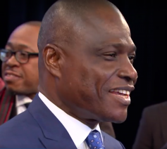 De Congolese oppositiekandidaat Martin Fayulu is vol lof voor de rol die de Kerk in zijn land speelt © VRT