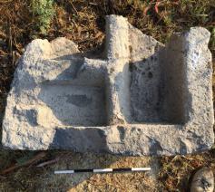 De ontdekte basaltblok van 300 kilo © Mordechai Aviam/Kinneret Instituut