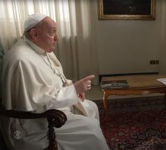 Norah O'Donnell interviewt paus Franciscus voor CBS Evening News © Screenshot CBS Evening News via Youtube