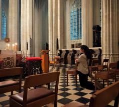 Aanbiddingsmoment in de Sint-Pieterskerk te Leuven © Pastorale zone Leuven aan de Dijle