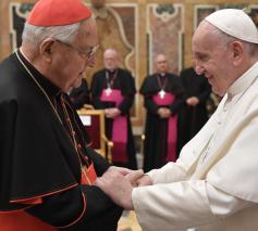 Paus Franciscus en kardinaal Angelo Sodano, toen nog deken van het kardinalencollege © VaticanMedia