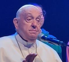 Paus Franciscus bracht een verrassingsbezoek aan het Hope Happening festival © otheo