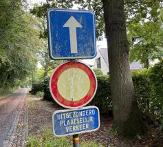 Rechtdoor of toch niet?  © jh