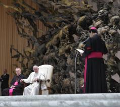 Paus Franciscus ontmoet Jose Luis Escobar Alas en 5000 Salvadoraanse pelgrims © Vatican Media