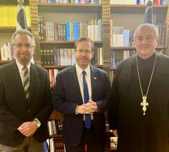De rabbijn David Rosen, de Israëlische president Isaac Herzog en WCC-secretaris Ioan Sauca © Persdienst van president Herzog/WCC
