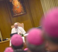 Paus Franciscus tijdens de bisschoppensynode © SIR/Marco Calvarese